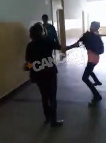 Scenele violente se desfasoara de-a lungul coridorului