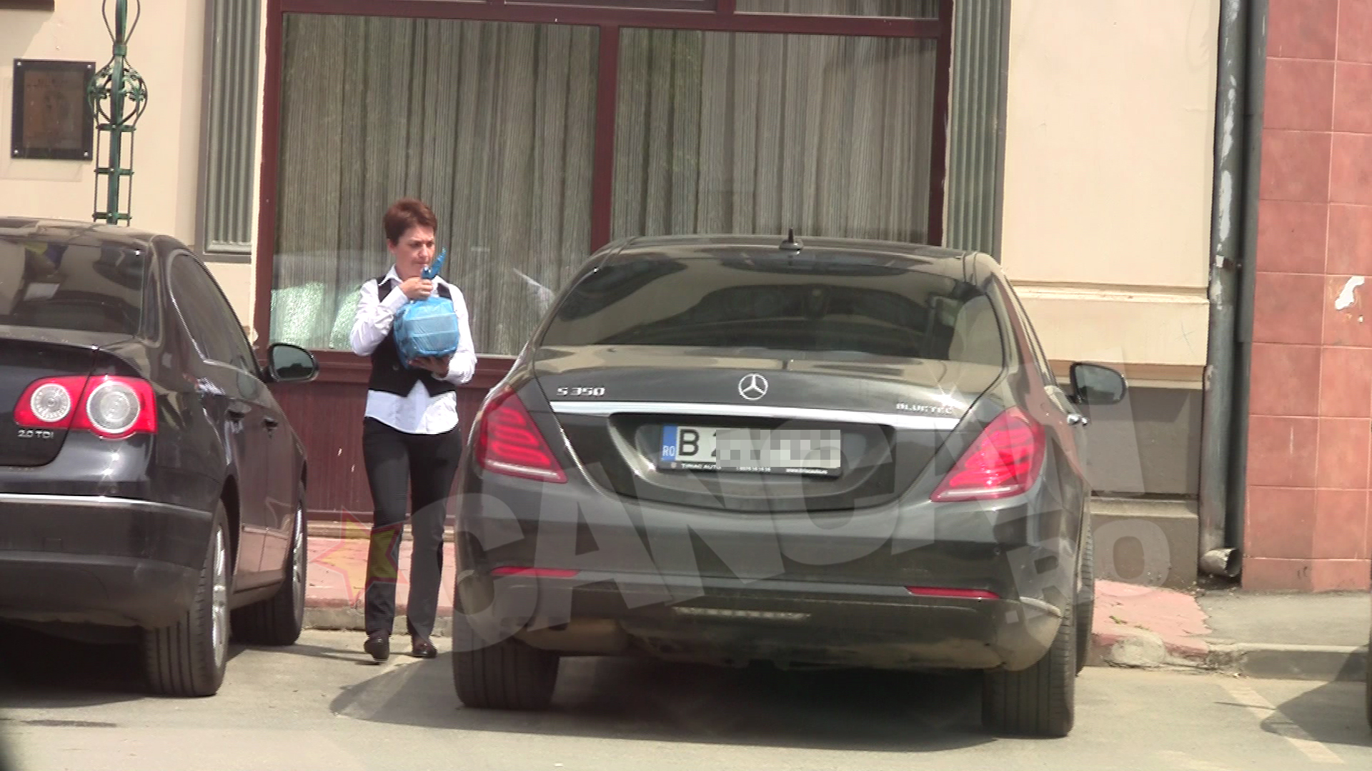 Aceeasi angajata a venit cu al doilea pachet