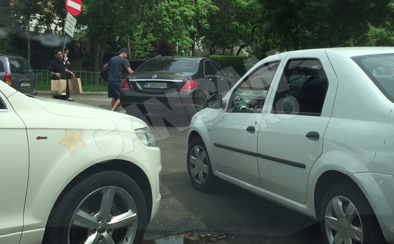 Reghe s-a dus apoi la alt restaurant, de unde s-a intosr cu inca doua plase de mancare