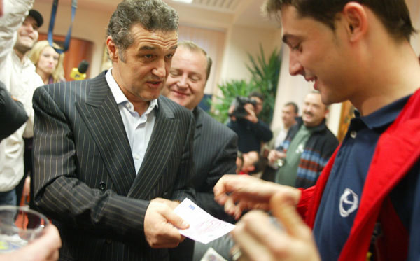 Becali se pregateste sa lase Steaua pe mainile lui Mirel Radoi