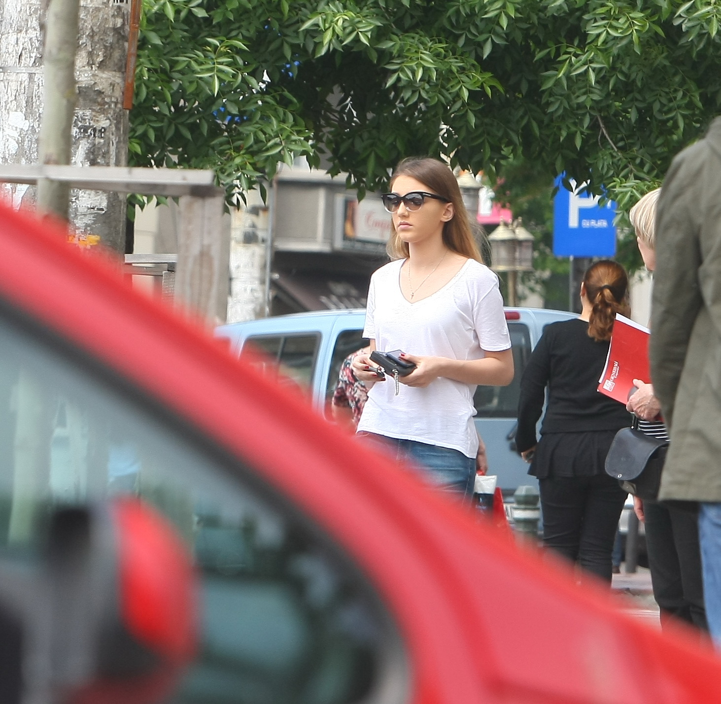 Dupa petrecerea de 1 Mai, Alexandra s-a dus intors la cursuri