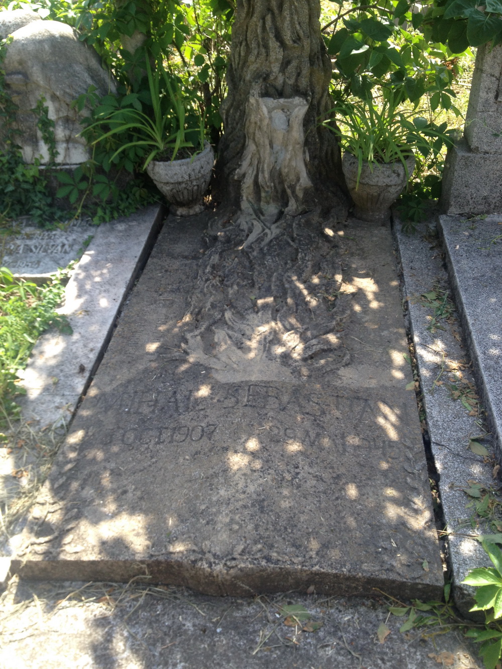 Mormant Mihail Sebastian