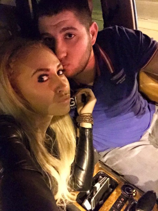 Dansatoarea de manele a dat publicitatii fotografii cu ea alaturi de actualul iubit al lui Beyonce