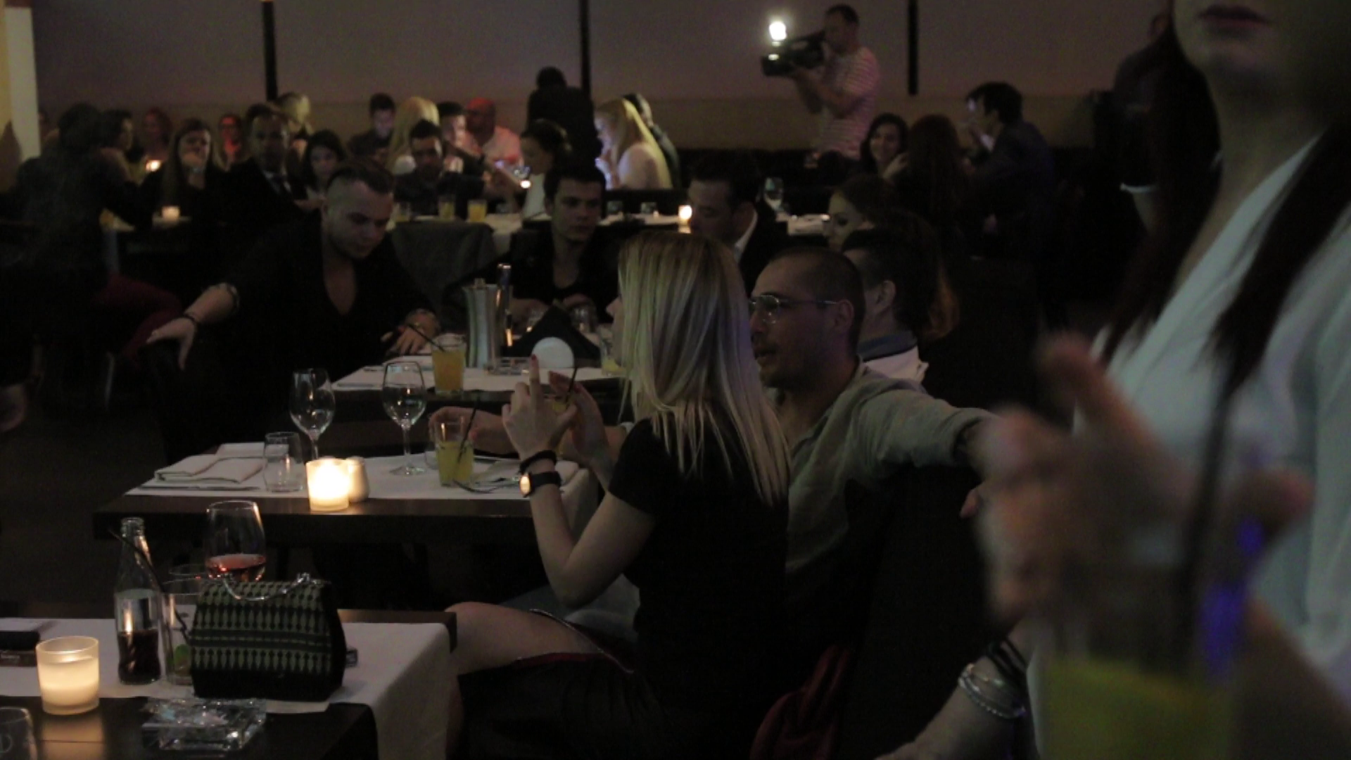 Diana a adoptat o pozitie sexy in fata lui Draghia