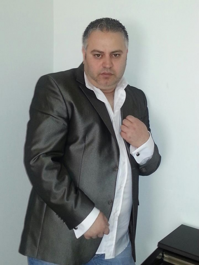 Nelutu are patima jocurilor de noroc