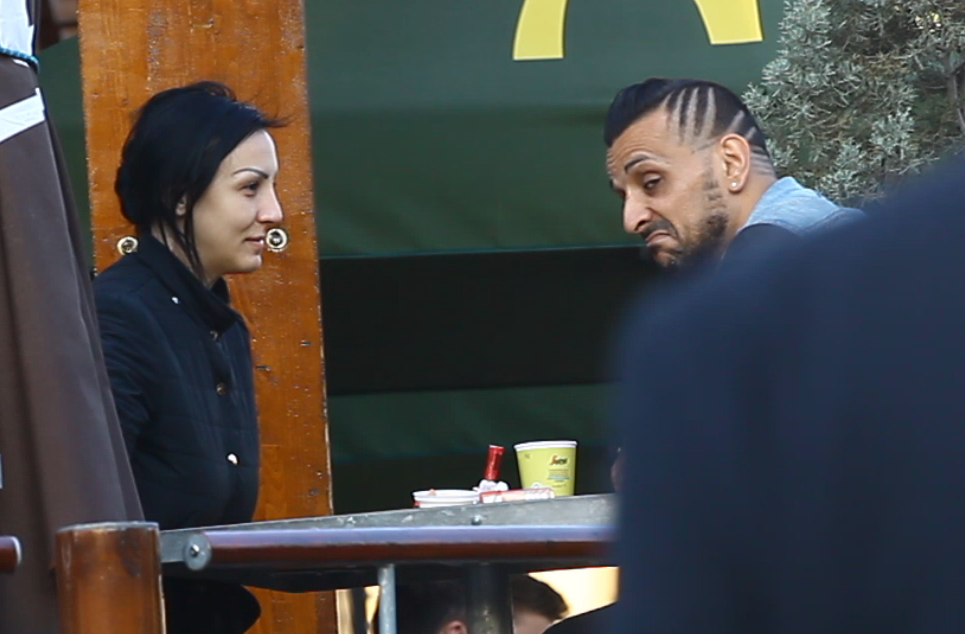 Ralflo se stramba, insa gestul pare a fi unul facut in joaca