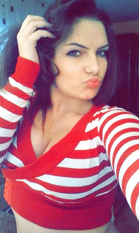 Crinei ii place sa pozeze sexy