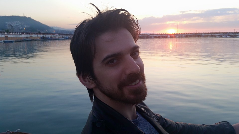 Tuncay s-a fotografiat cu apusul pe fundal