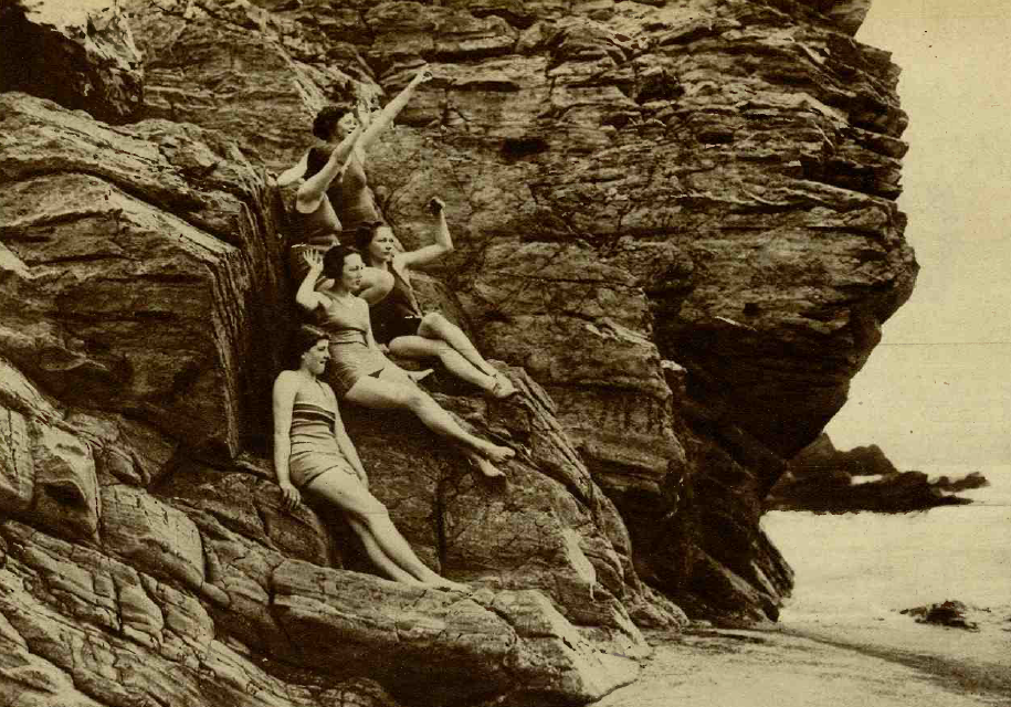 Costume de baie din perioada interbelica