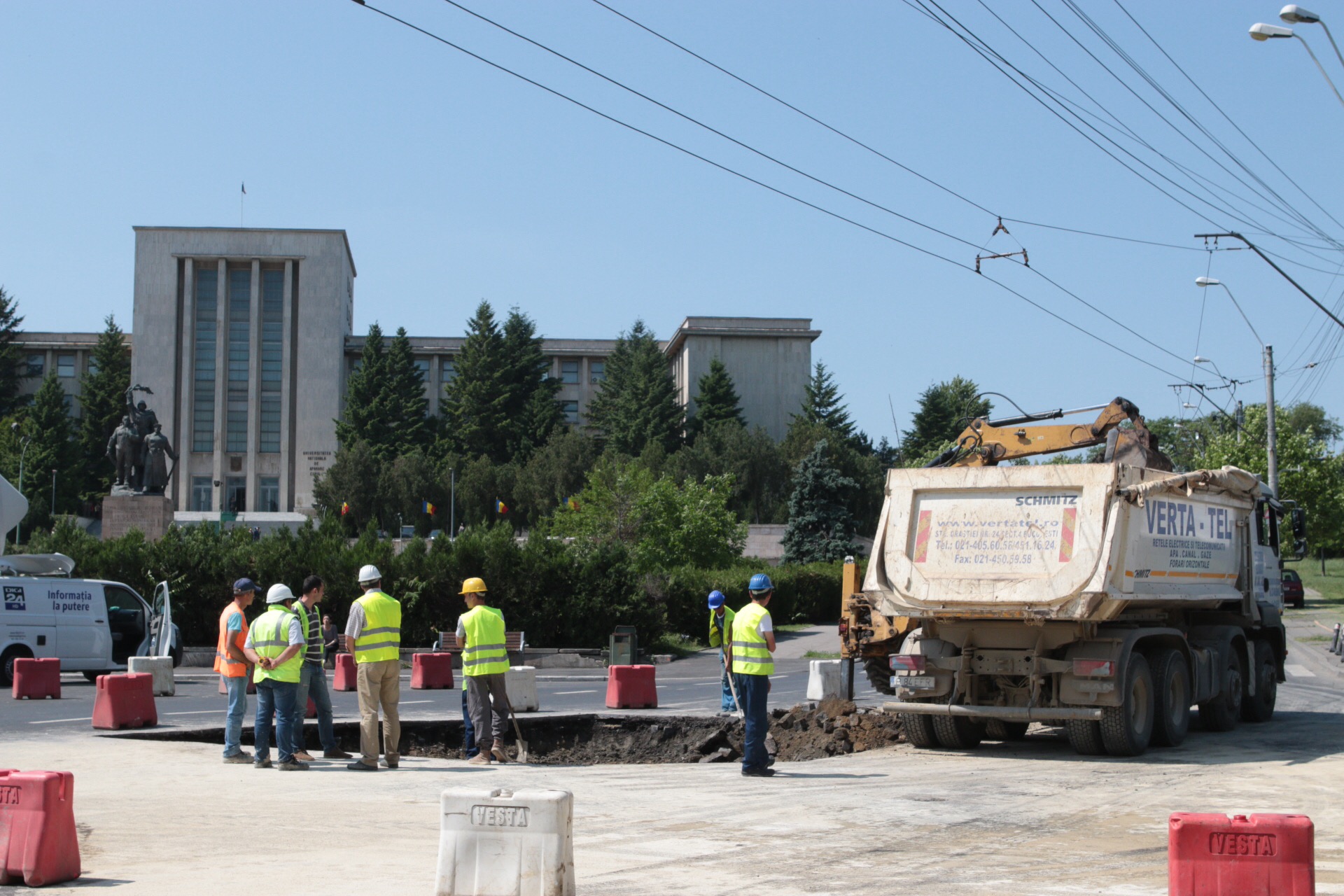 Traficul a fost ingreunat in zona Academiei