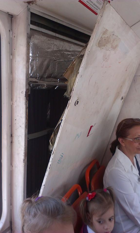 Asa se circula in tramvaiele din Bucuresti