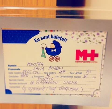 Bebelusul poarta numele de familie al mamei sale