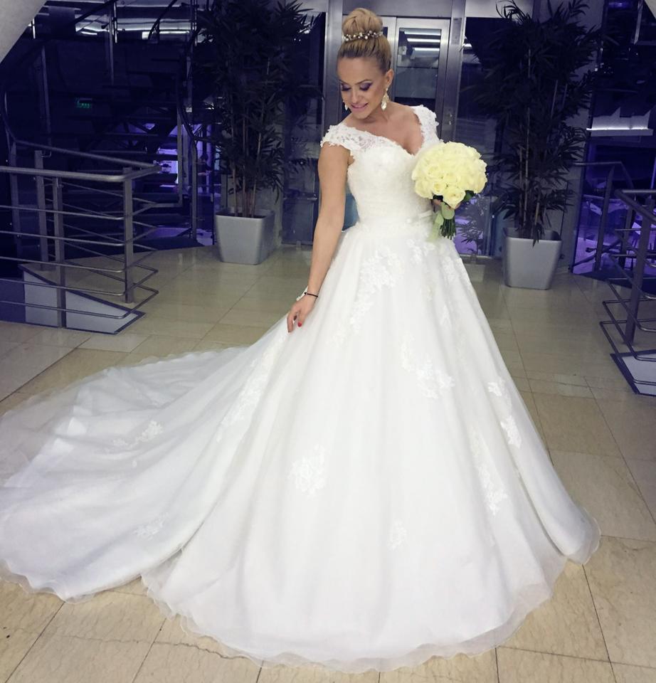 Anda Adam in rochie de mireasa