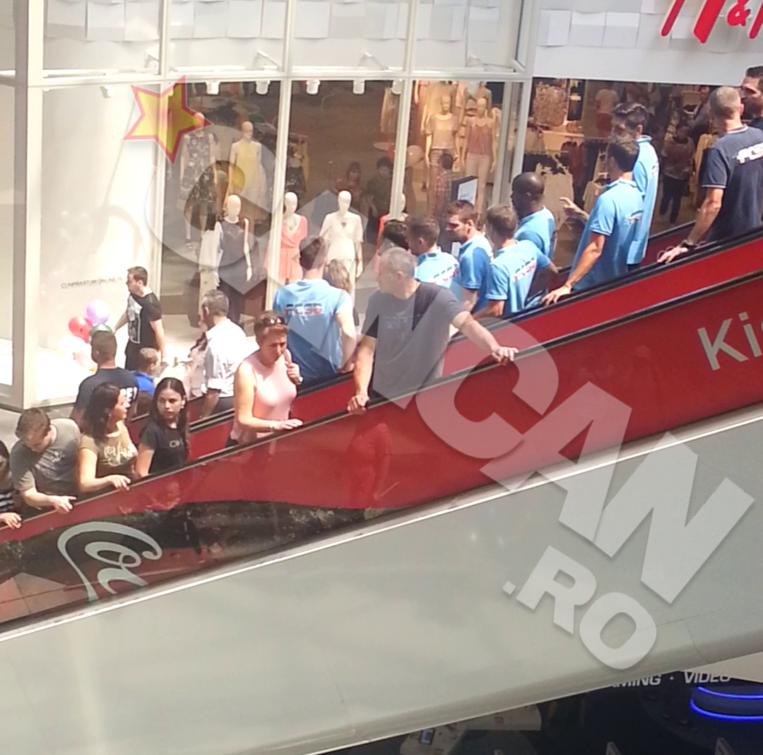 Stelistii s-au relaxat la mall inainte de marea partidca cu U Cluj