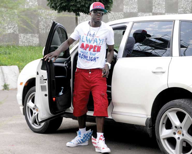 N Doye socheaza si prin stilul sau vestimentar