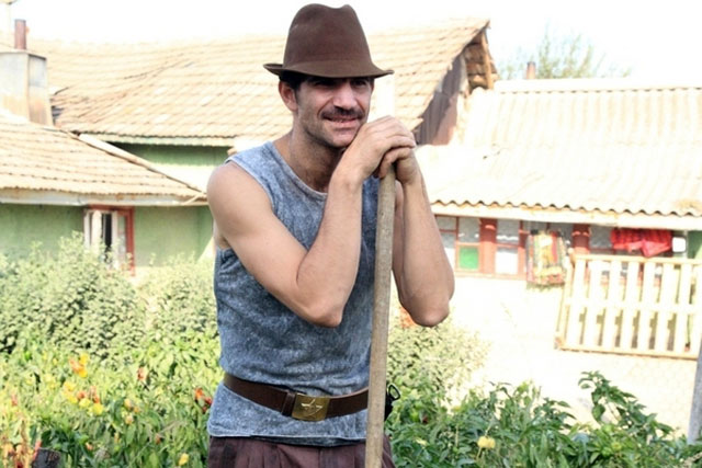 Actorul interpreteaza rolul lui Firicel din Las Fierbinti