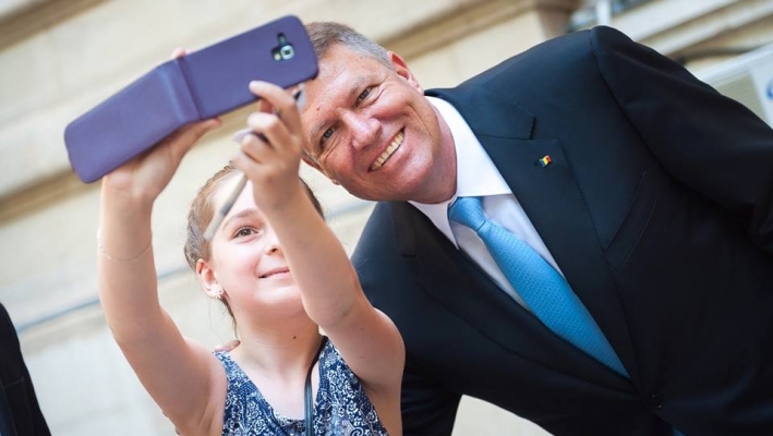 Klaus Iohannis s-a pozat cu copiii