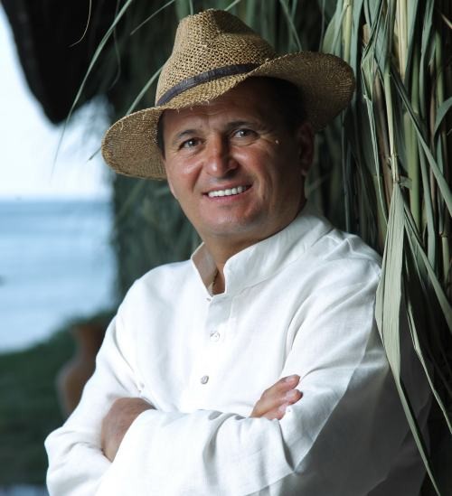 Nea Marin s-a aratat dispus sa le boteze copilul Biancai si lui Victor