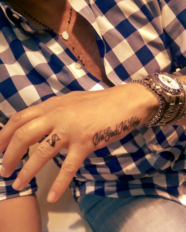 Catalin Botazatu si-a facut doua tatuaje pe mana stanga