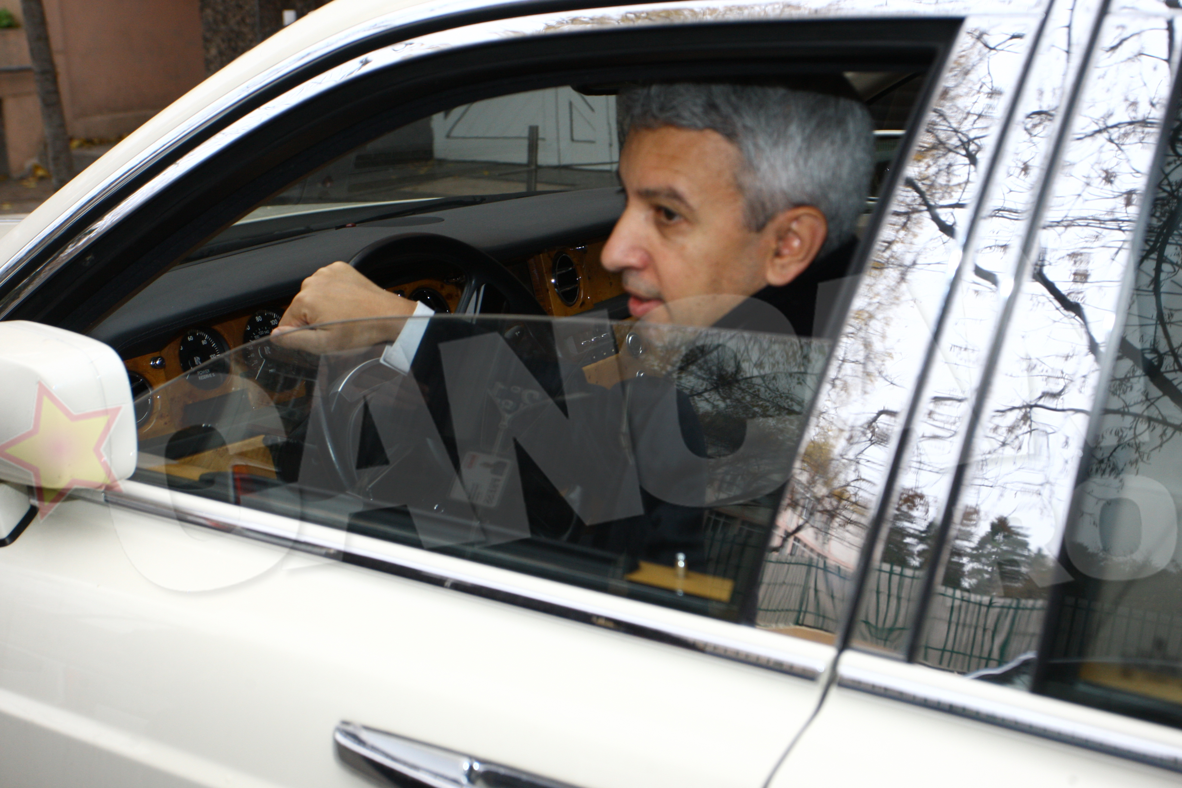 Dupa ce a votat, Diaconescu a stat de vorba cu jurnalistii