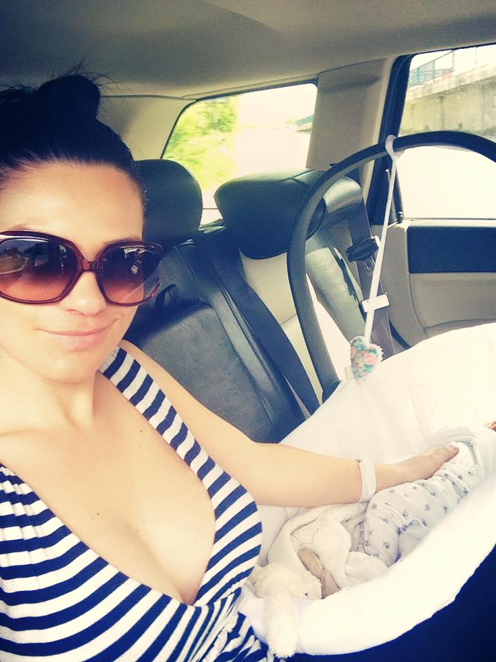 Ellie White si fetita ei, Alexis Maria