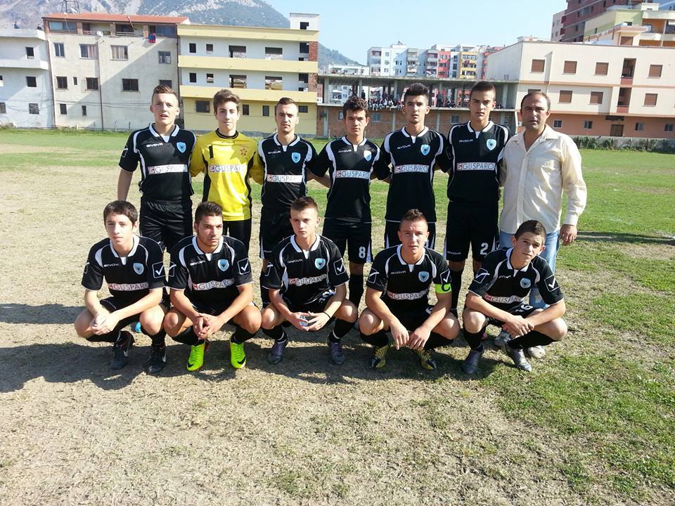 Albert Duro a reusit sa castige mai multe trofee interne cu grupa sa de juniori