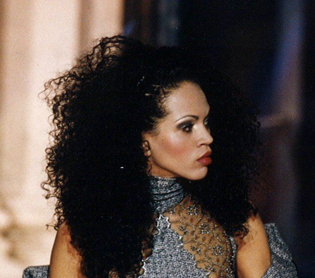 Florina Fernandes este una dintre cele mai sexy brunete din Romania