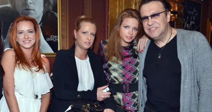 Fetele cantaretului au stat in permanenta langa tatal lor