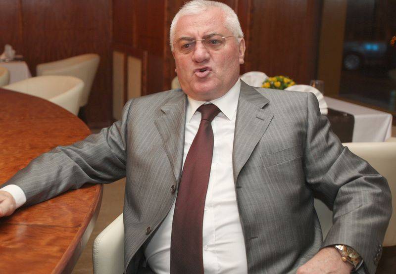 Dumitru Dragomir este bun prieten cu Jean Padureanu