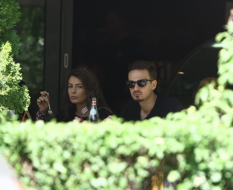 Cei doi au luat masa impreuna si s-au bucurat de vremea frumoasa