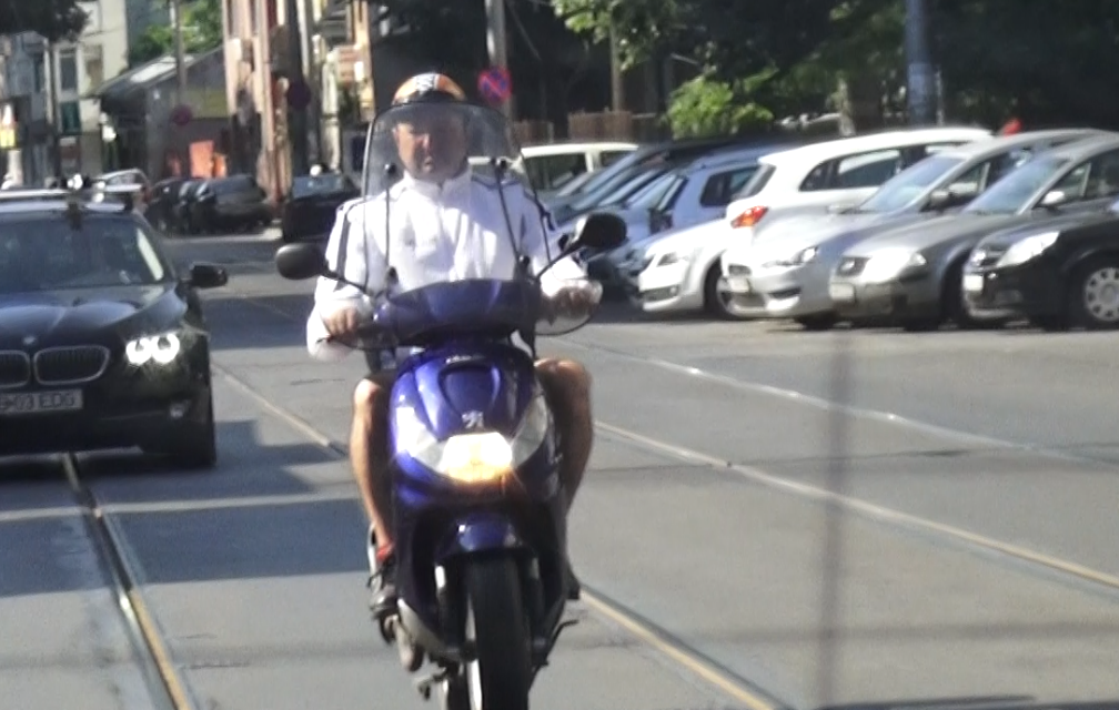 Claudiu Saftoiu a preferat scuterul in locul masinii