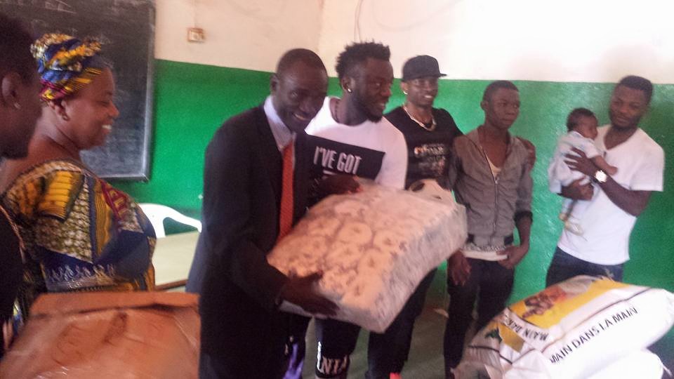 Micutii au primit foarte multe daruri