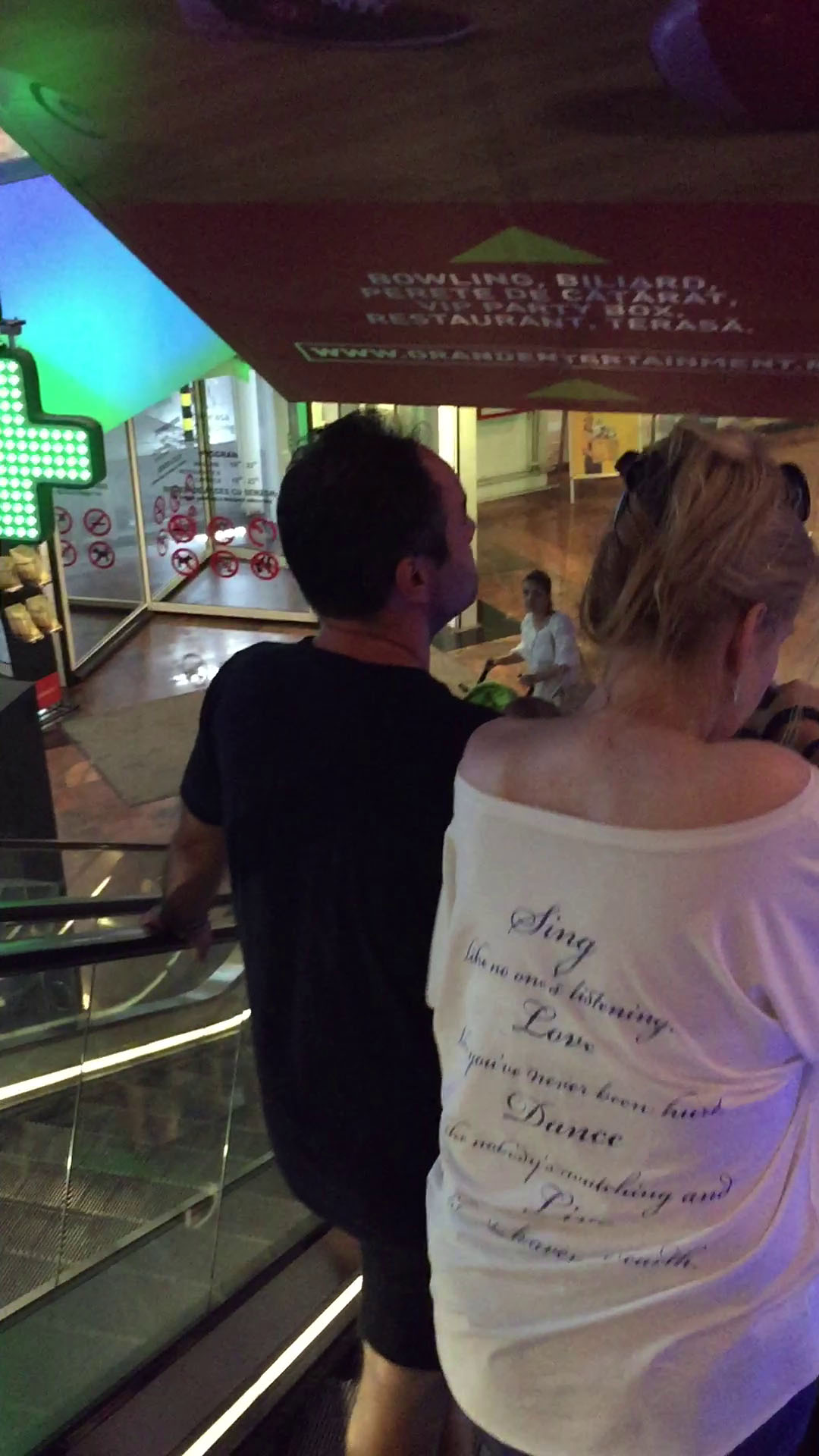 Bianca Brad, cu sotul la mall