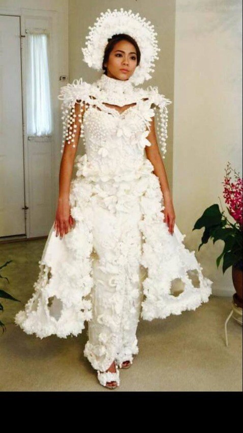 Rochie de mireasa din hartie igienica