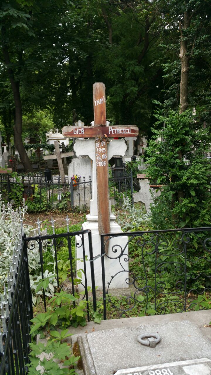 Mormantul maestrului Gica Petrescu a fost uitat de toata lumea