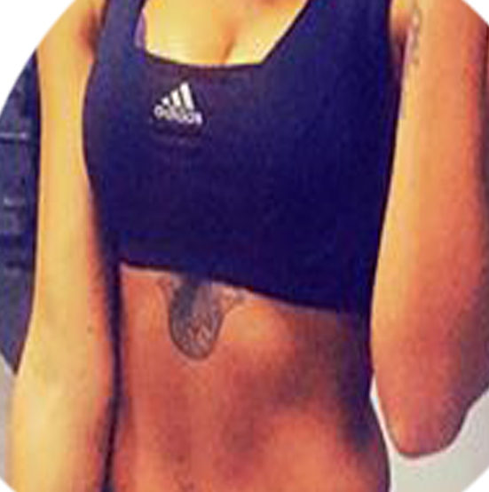 Prezentatoare asi-a tatuat mana lui Fatima pe abdomen