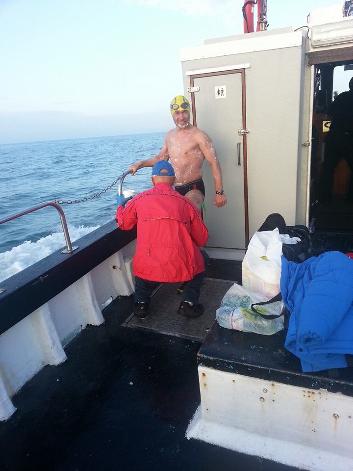 Sportivul a inotat doua ore aproape in loc