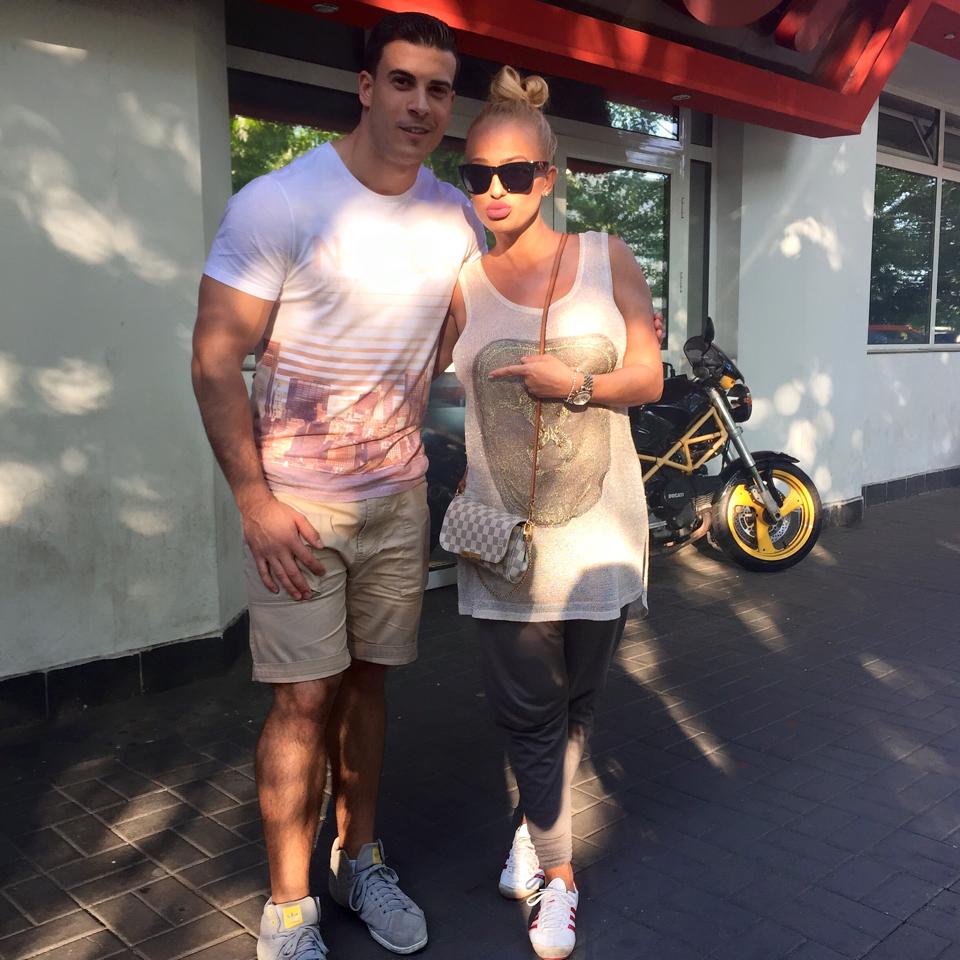 Anda Adam, alaturi de fratele ei, Vlad