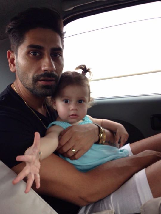 Connect-R si-a scos fetita in lume