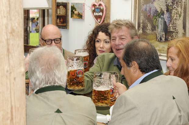 Printul Ernst de Hanovra si romanca Simona Dobre