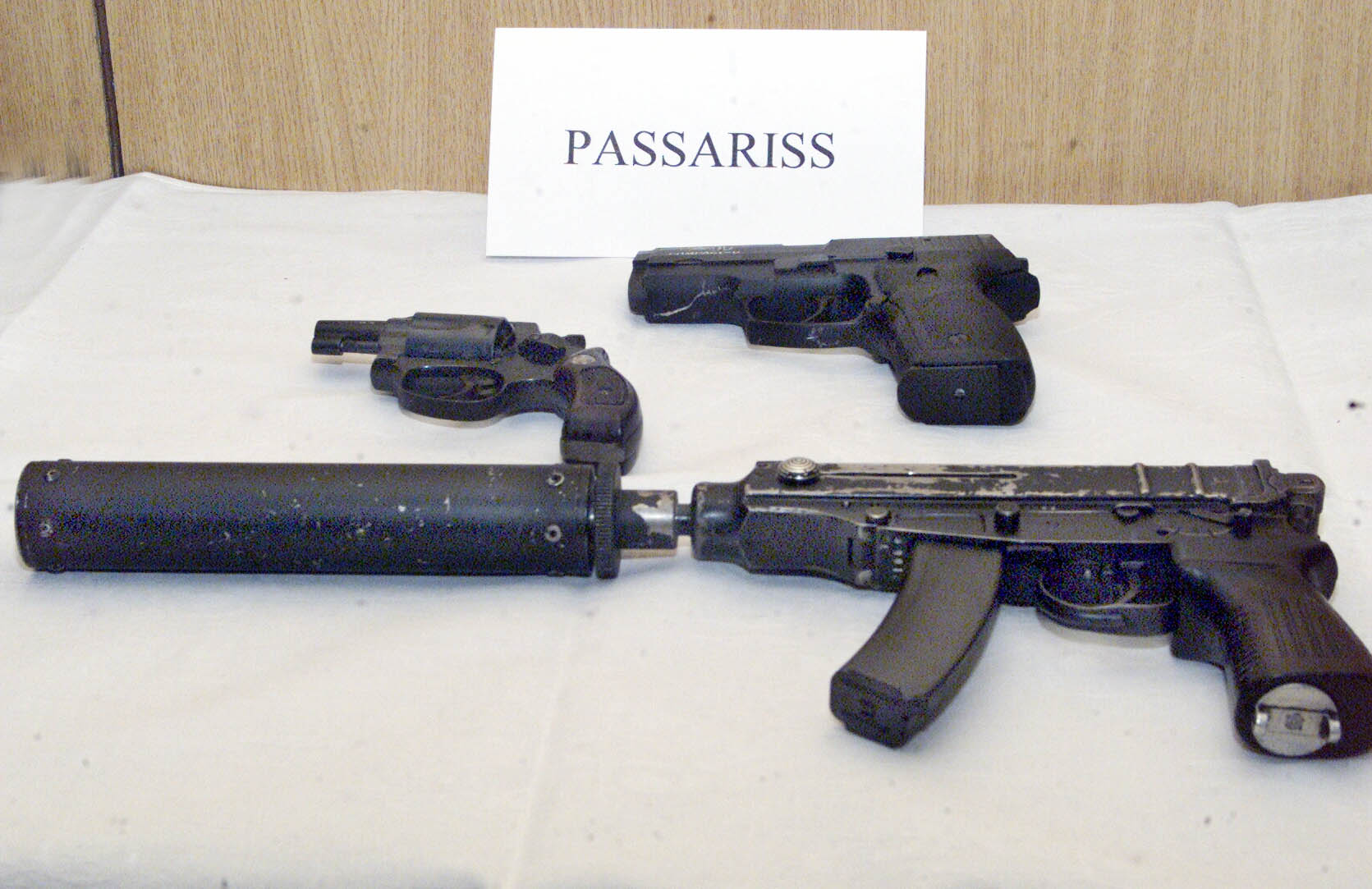 Armele folosite de Passaris la asasinatul din 2001