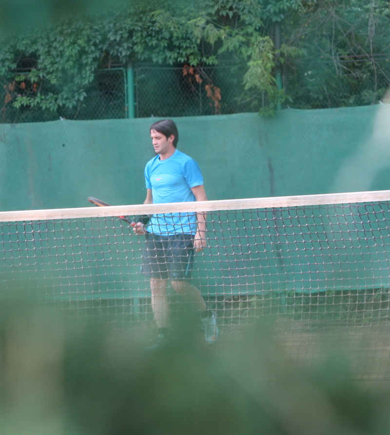 Chivu a renuntat la fotbal si isi mentine forma fizica pe terenul de tenis