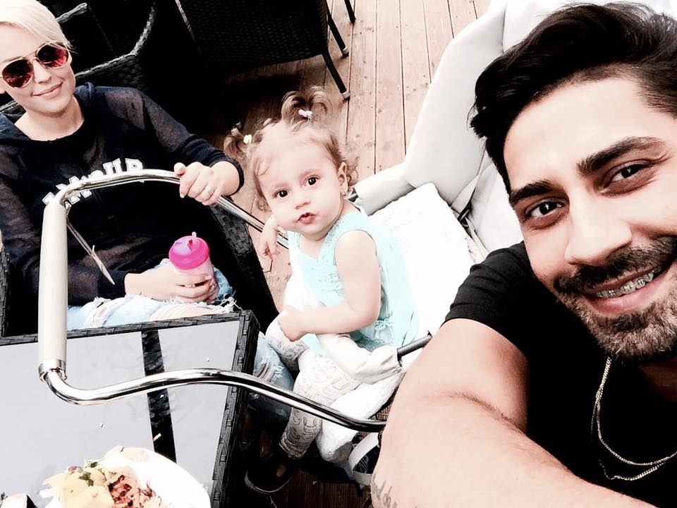 Fanii au spus ca fetita seamana leit cu Connect-R