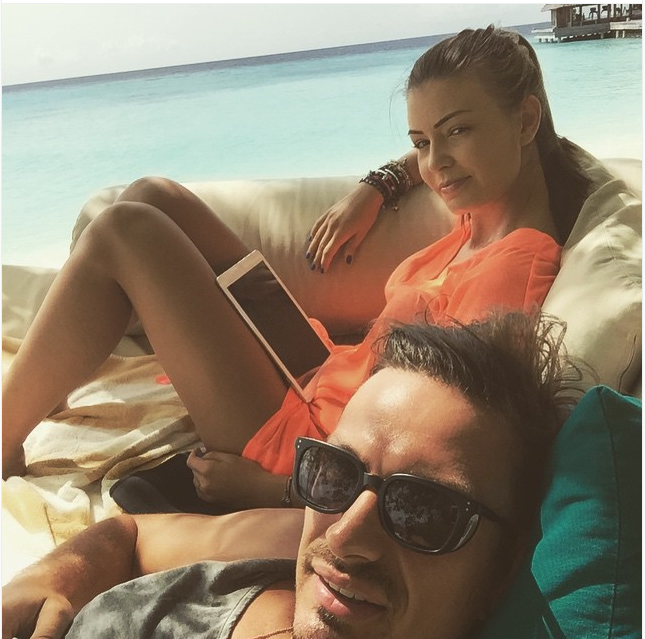 Szukala si iubita acestuia s-au relaxat la malul marii