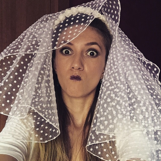 Adela a imbracat rochia de mireasa in piesa de teatru in care joaca