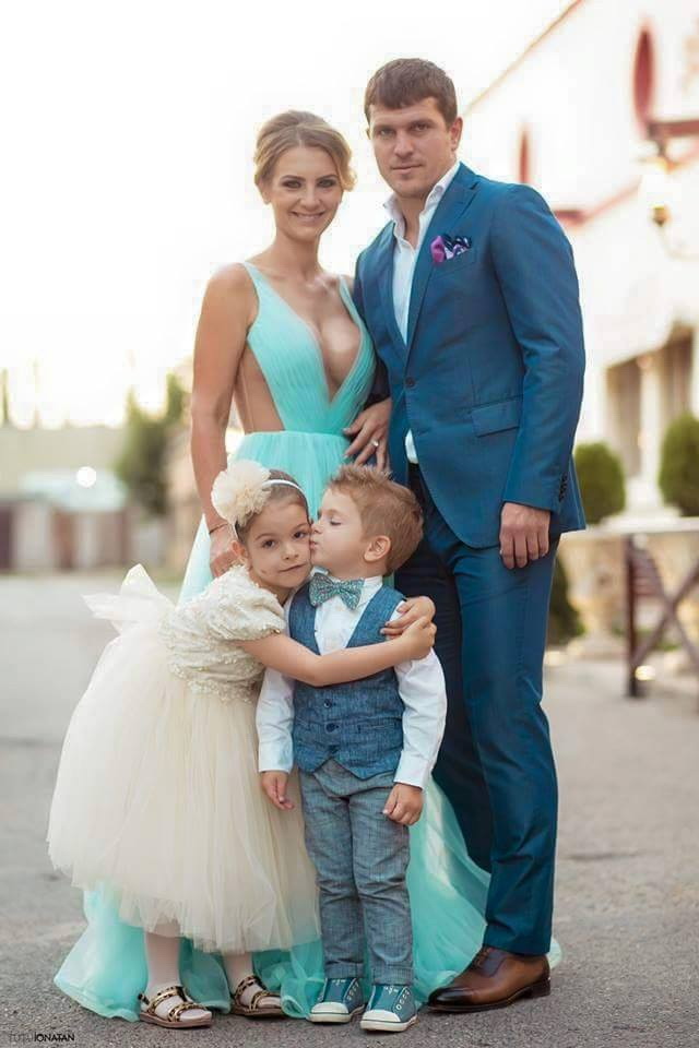 Adina Bourceanu si-a pus silicoane si arata foarte bine