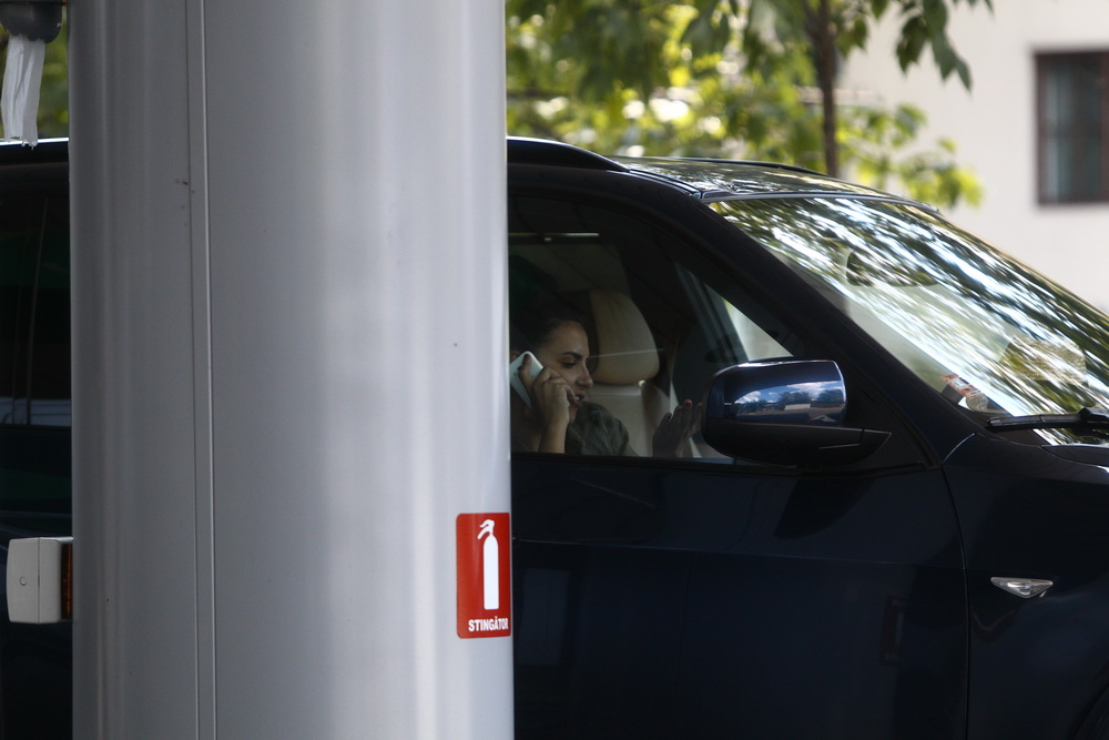 Lavinia a zambit doar cand a vorbit la telefon