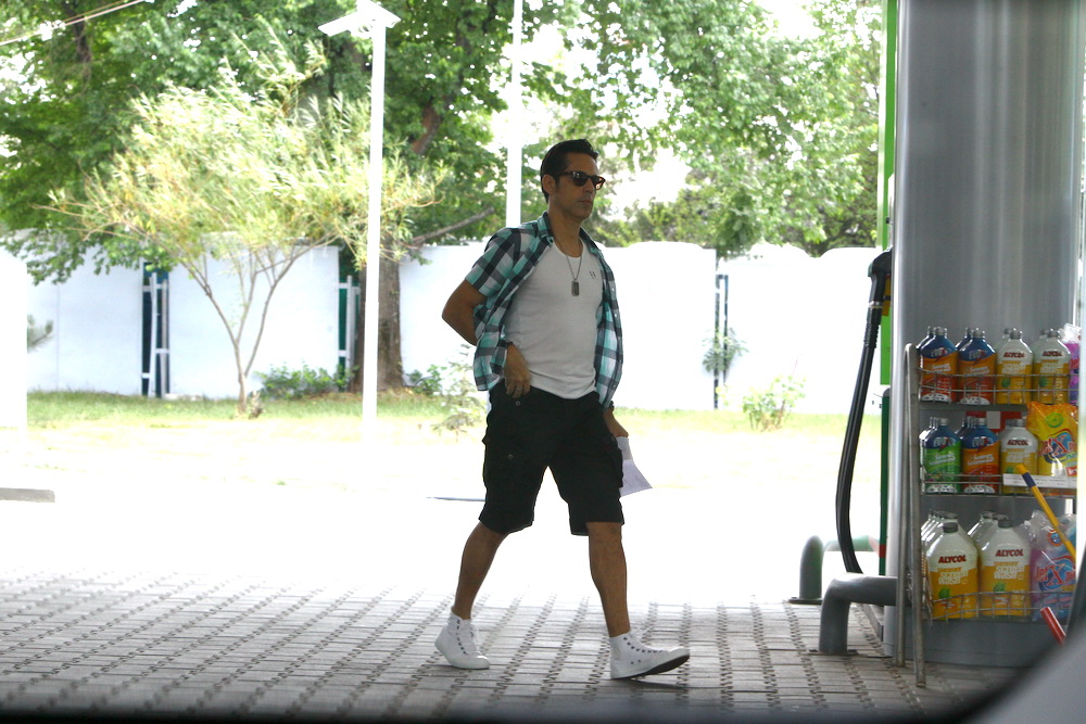 Stefan Banica este extrem de plictisit, iar asta i se citeste pe fata