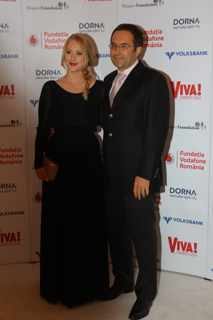 Milionarul a bombardat-o pe Luiza cu cadouri