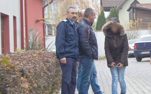 Fata a mers la politie insotita de tatal ei(foto:Adevarul de Vaslui)